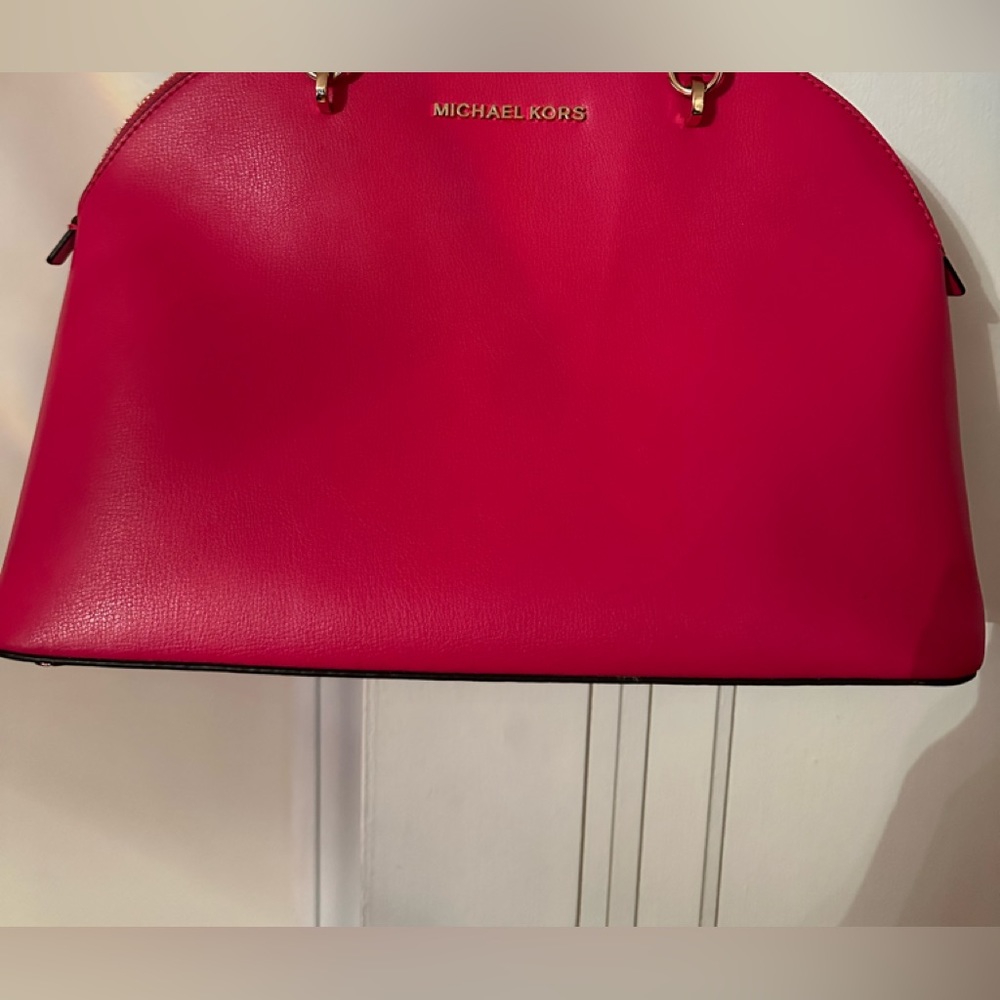HOT PINK MICHAEL KORS WITH GOLD HARDWARE.  PHONE, LIPSTICK POCKETS  & LARGER ZIP
